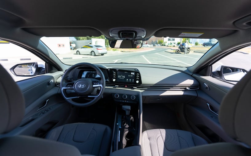 Hyundai Elantra (Bianca), 2024 in affitto a Abu Dhabi