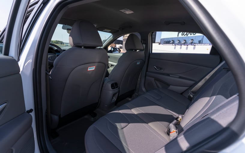 Hyundai Elantra (Bianca), 2024 in affitto a Abu Dhabi