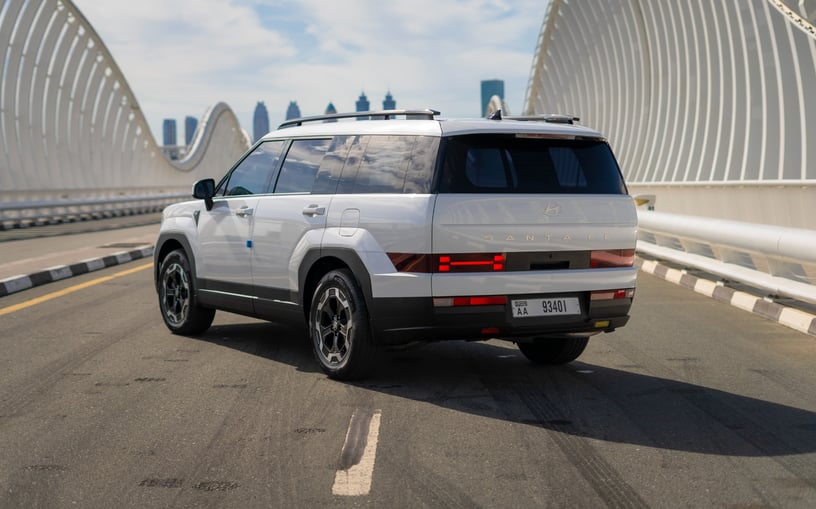 Hyundai Santa Fe (Белый), 2024 для аренды в Дубай