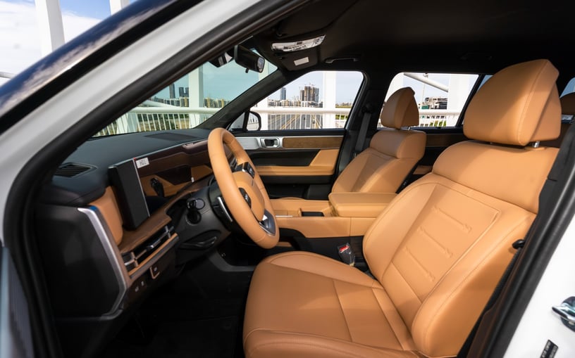 Hyundai Santa Fe (Белый), 2024 для аренды в Дубай