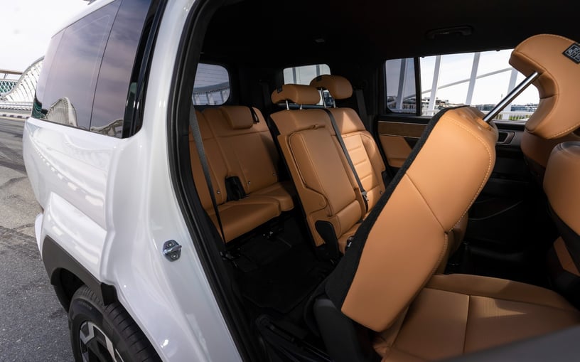 Hyundai Santa Fe (Белый), 2024 для аренды в Дубай