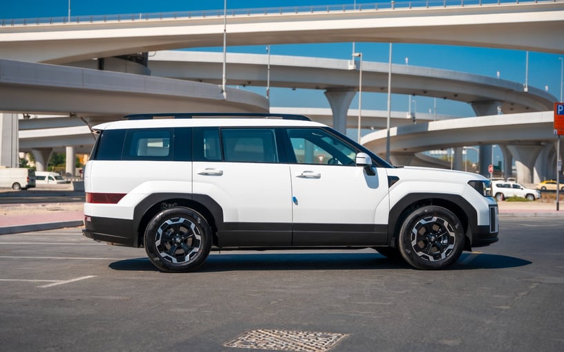 Hyundai Santa Fe (Wit), 2025 te huur in Abu Dhabi