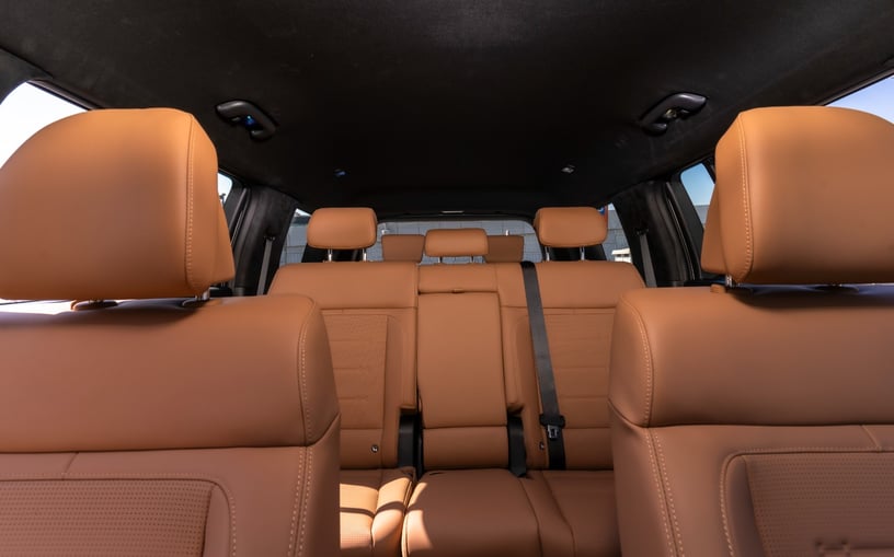 Hyundai Santa Fe (Wit), 2025 te huur in Abu Dhabi