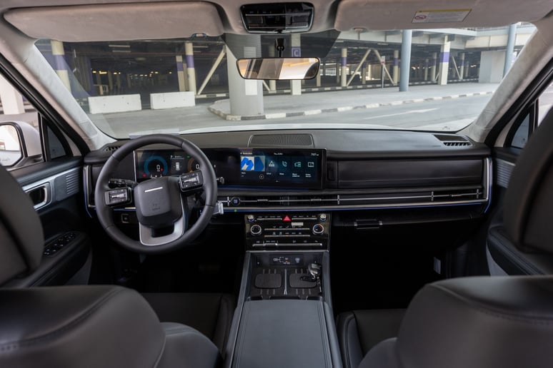 Hyundai Santa Fe (Wit), 2025 te huur in Abu Dhabi