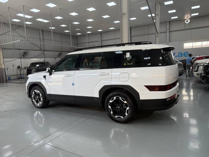Hyundai Santa Fe (Wit), 2025 te huur in Ras Al Khaimah