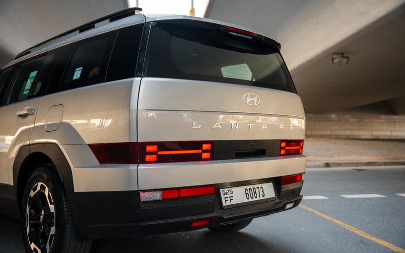 Hyundai Santa Fe (Argent), 2025 - offres de bail &agrave; Abu Dhabi