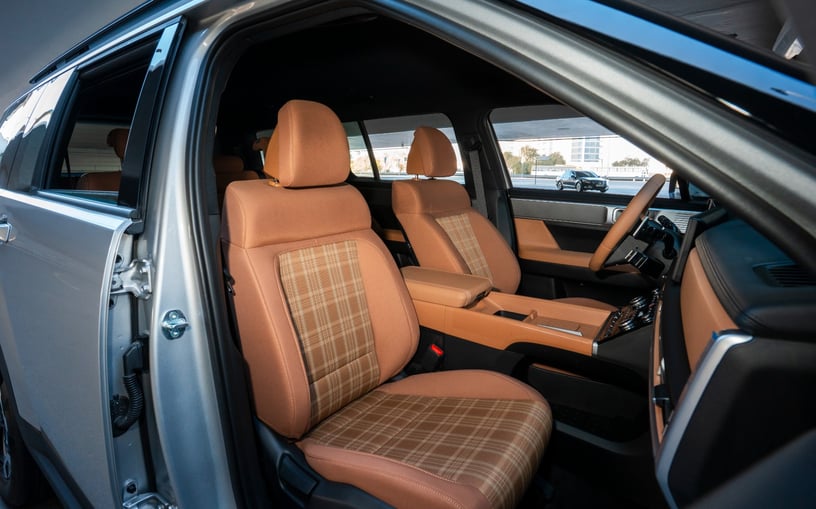 Hyundai Santa Fe (Argent), 2025 - offres de bail &agrave; Abu Dhabi