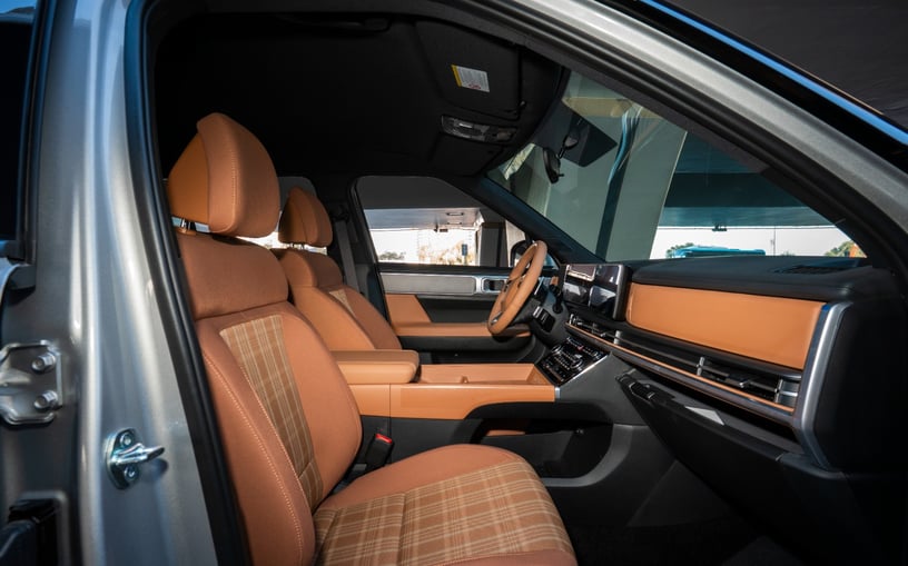 Hyundai Santa Fe (Argent), 2025 - offres de bail &agrave; Abu Dhabi