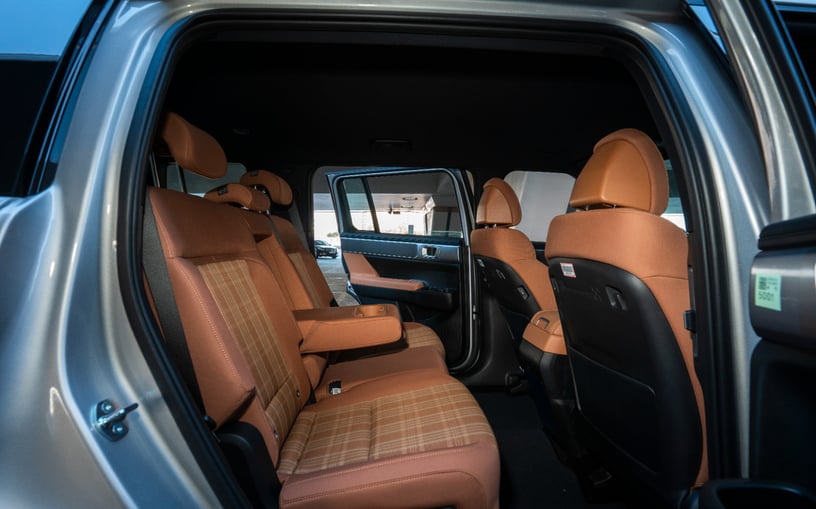 Hyundai Santa Fe (Argent), 2025 - offres de bail &agrave; Abu Dhabi