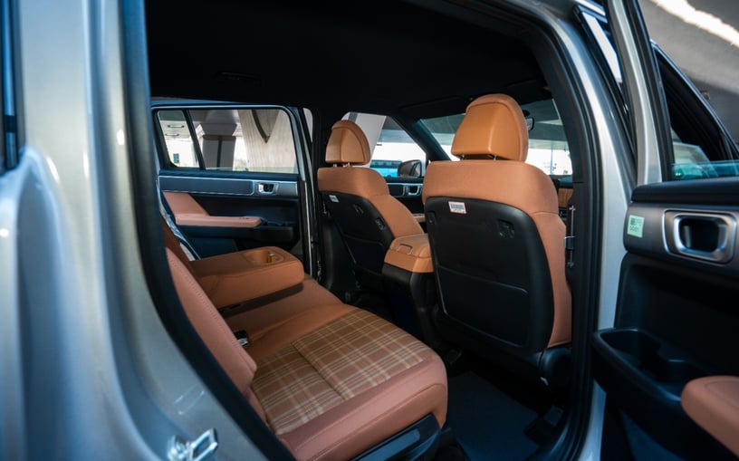Hyundai Santa Fe (Argent), 2025 - offres de bail &agrave; Abu Dhabi