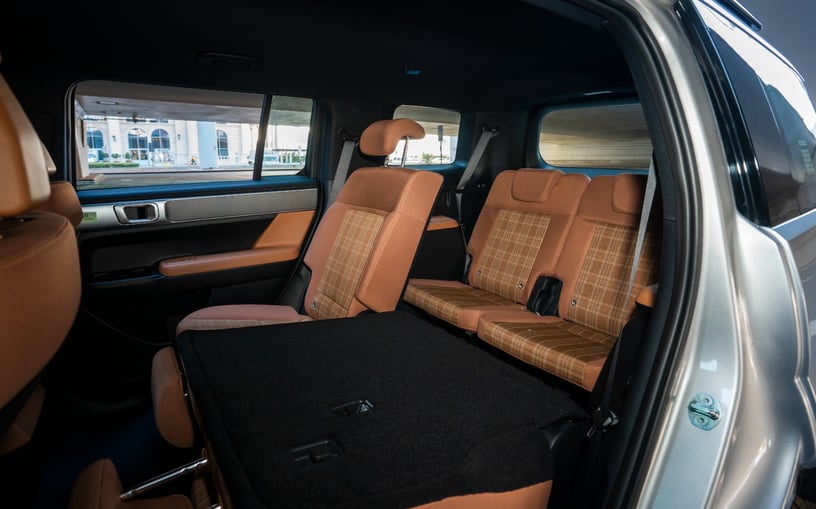 Hyundai Santa Fe (Argent), 2025 - offres de bail &agrave; Abu Dhabi