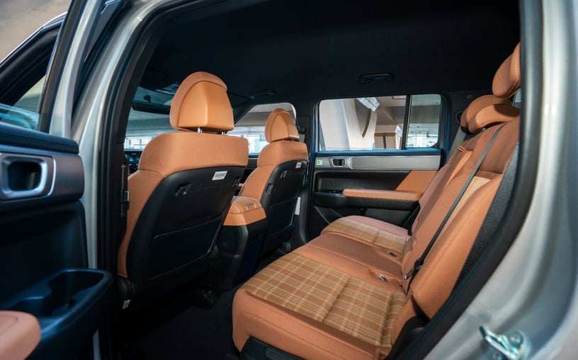 Hyundai Santa Fe (Argent), 2025 - offres de bail &agrave; Abu Dhabi