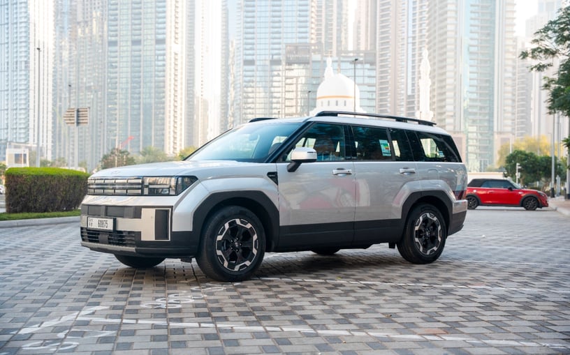 Hyundai Santa Fe (Blanco), 2025 para alquiler en Ras Al Khaimah