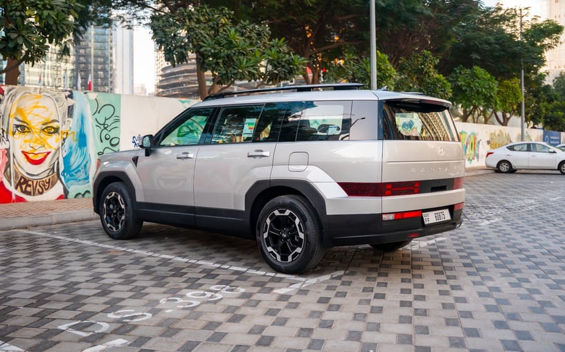 Hyundai Santa Fe (Blanco), 2025 para alquiler en Ras Al Khaimah
