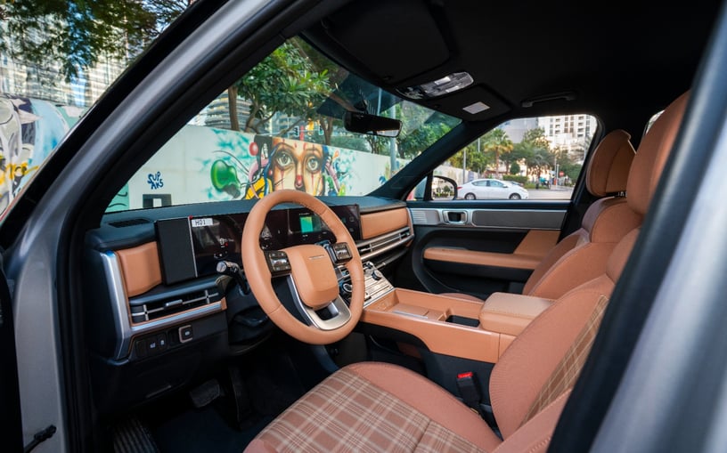 Hyundai Santa Fe (Blanco), 2025 para alquiler en Ras Al Khaimah