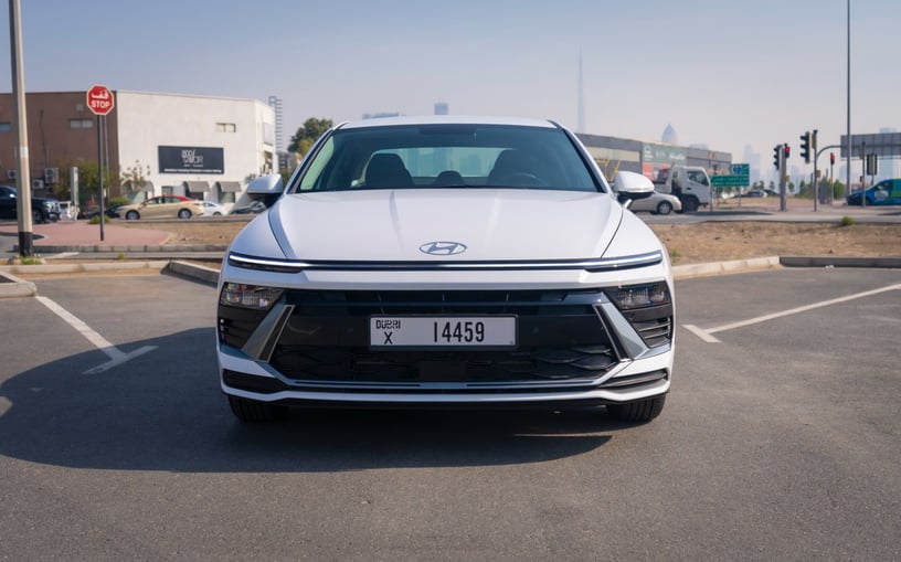 Hyundai Sonata (Белый), 2024 для аренды в Шарджа