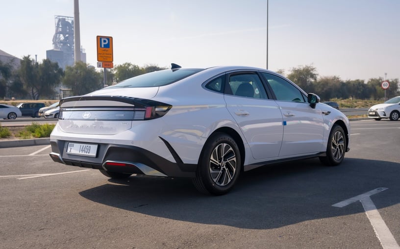 Hyundai Sonata (Белый), 2024 для аренды в Шарджа