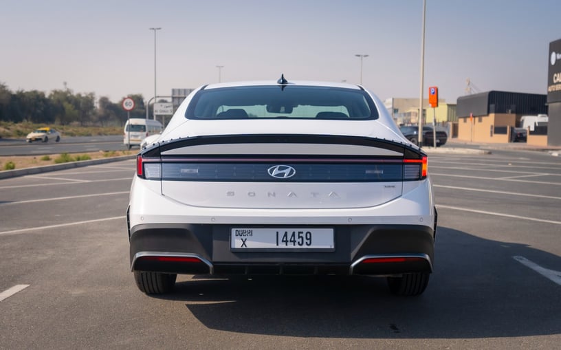 Hyundai Sonata (Белый), 2024 для аренды в Шарджа
