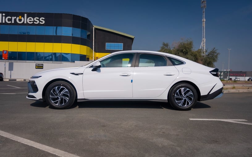 Hyundai Sonata (Белый), 2024 для аренды в Шарджа