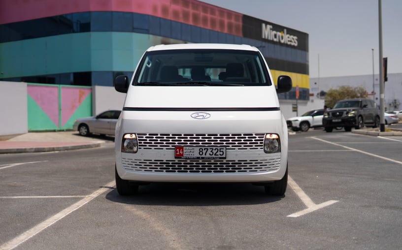 Dubai'de kiralık Hyundai Staria (Beyaz), 2024