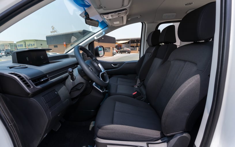 Dubai'de kiralık Hyundai Staria (Beyaz), 2024