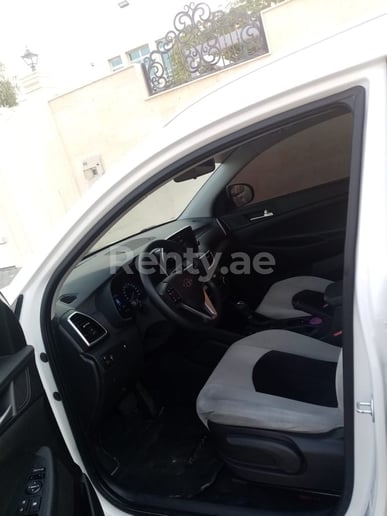 Hyundai Tucson (Blanco), 2020 para alquiler en Dub&aacute;i