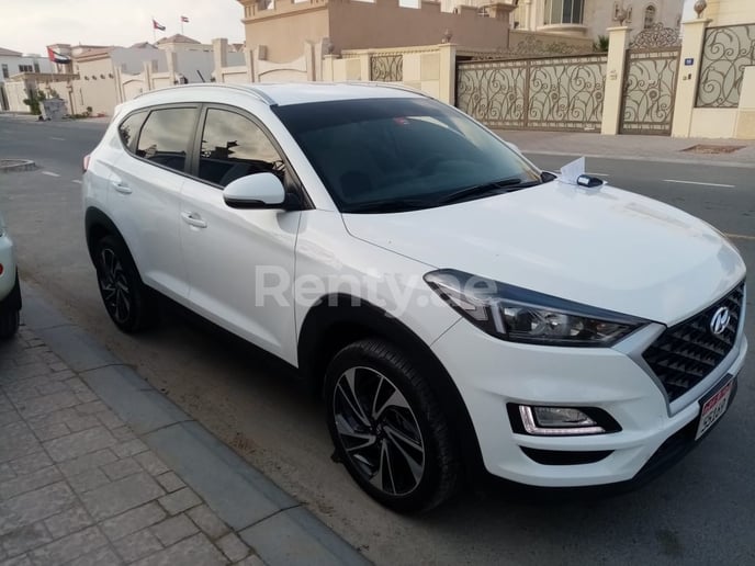 Hyundai Tucson (Blanco), 2020 para alquiler en Dub&aacute;i