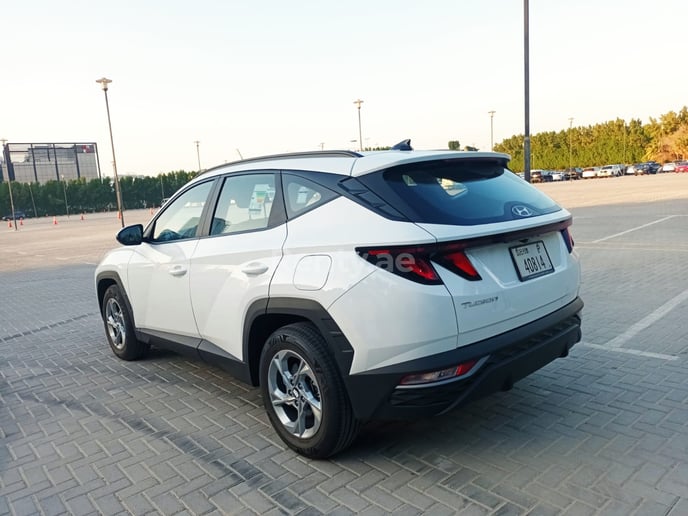 Hyundai Tucson (Blanco), 2022 para alquiler en Dub&aacute;i
