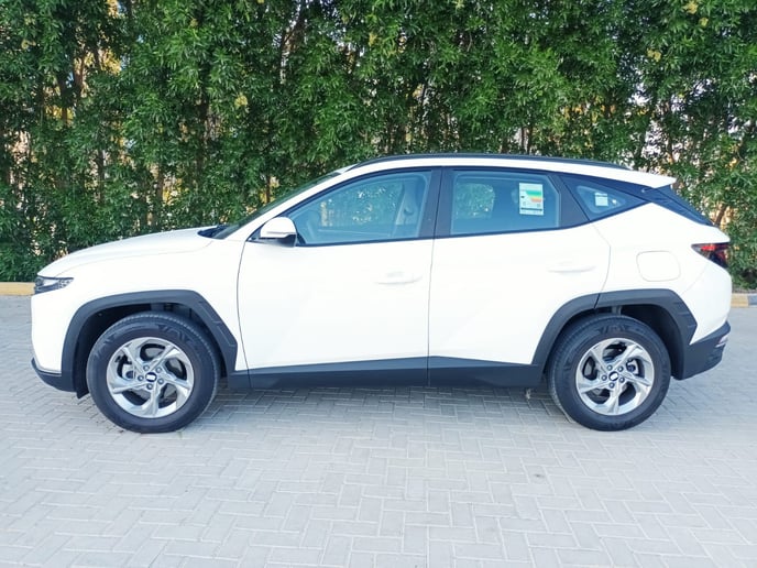 Hyundai Tucson (Blanco), 2022 para alquiler en Dub&aacute;i