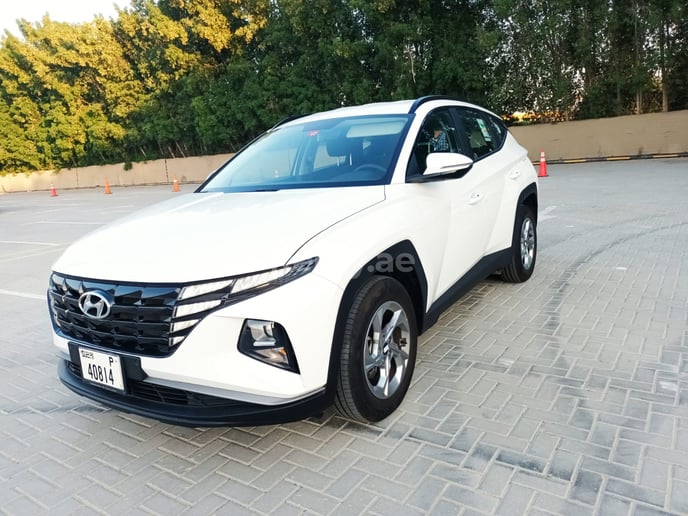 Hyundai Tucson (Blanco), 2022 para alquiler en Dub&aacute;i