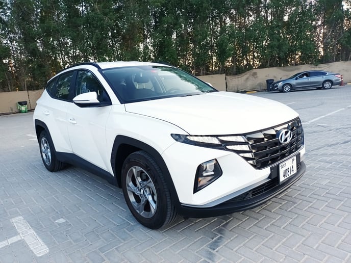 Hyundai Tucson (Blanco), 2022 para alquiler en Dub&aacute;i
