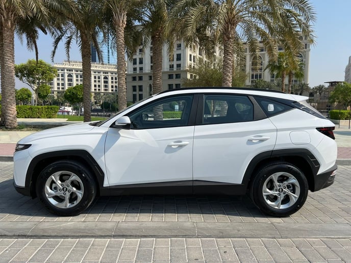 Hyundai Tucson (Blanco), 2025 para alquiler en Sharjah