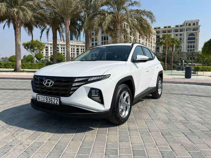Hyundai Tucson (Blanco), 2025 para alquiler en Sharjah