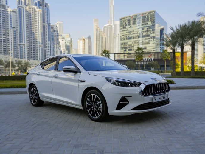 JAC J7 (Белый), 2023 для аренды в Шарджа