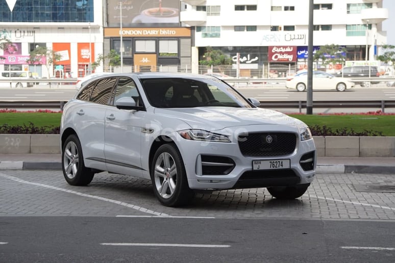 Jaguar F-Pace (Bianca), 2019 in affitto a Sharjah