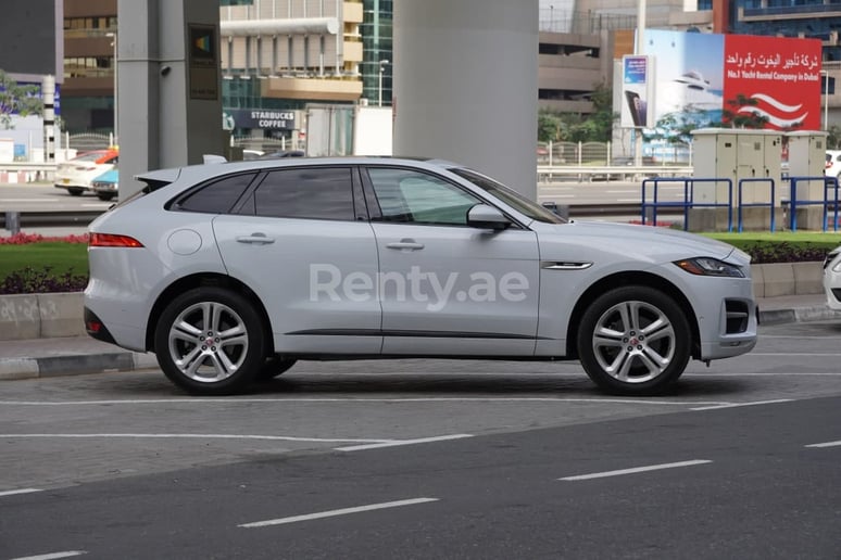 Jaguar F-Pace (Bianca), 2019 in affitto a Sharjah