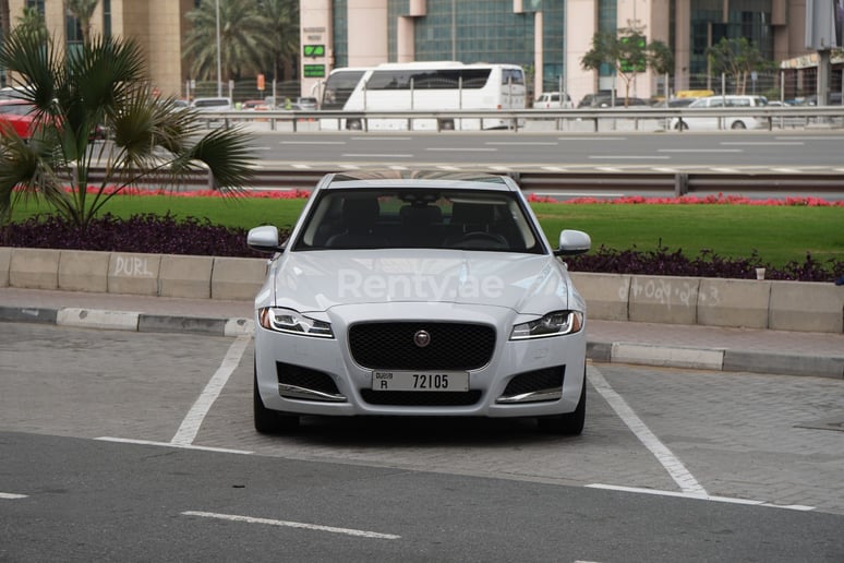 Jaguar XF (Белый), 2019 для аренды в Шарджа