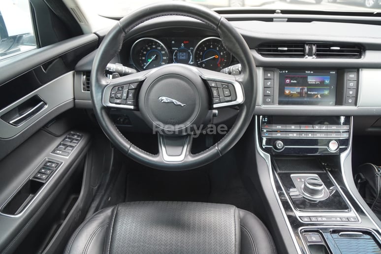 Jaguar XF (Белый), 2019 для аренды в Шарджа
