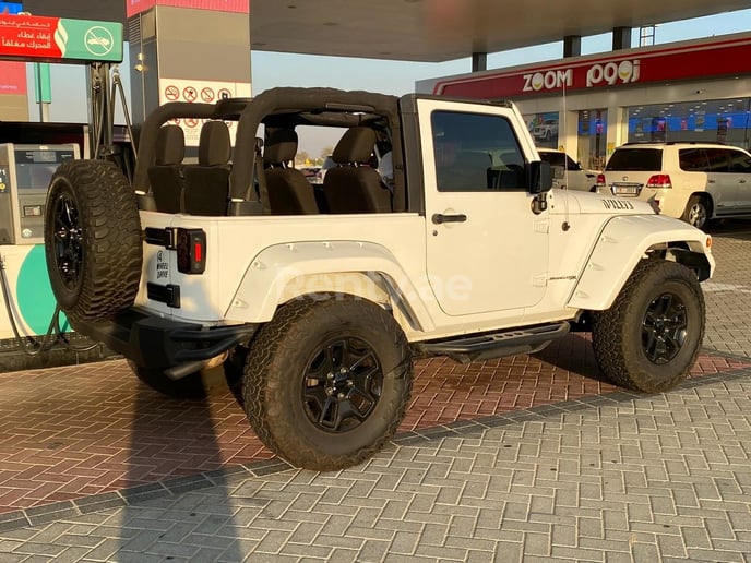 Dubai'de kiralık Jeep Wrangler (Beyaz), 2018