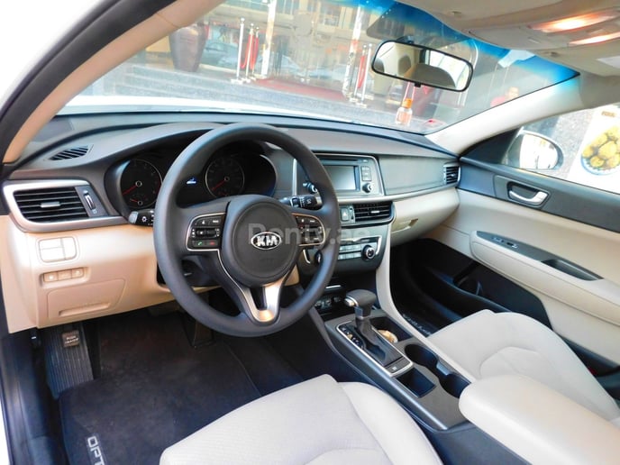 Dubai'de kiralık KIA Optima (Beyaz), 2017