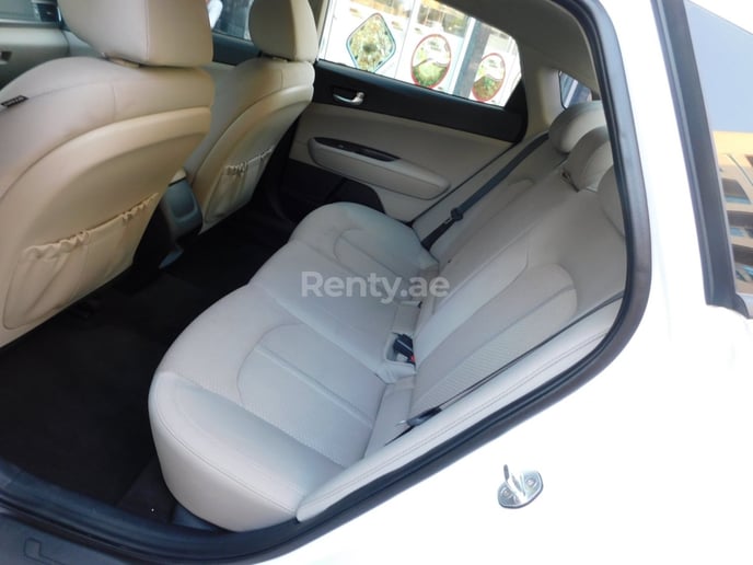 Dubai'de kiralık KIA Optima (Beyaz), 2017