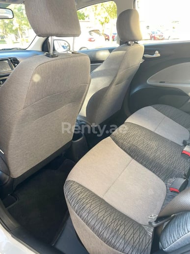 KIA Pegas (Wit), 2021 te huur in Dubai