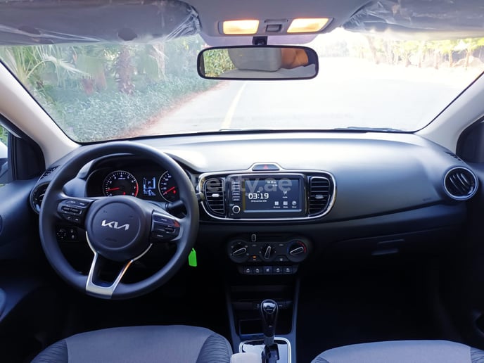 KIA Pegas (Wit), 2022 te huur in Dubai