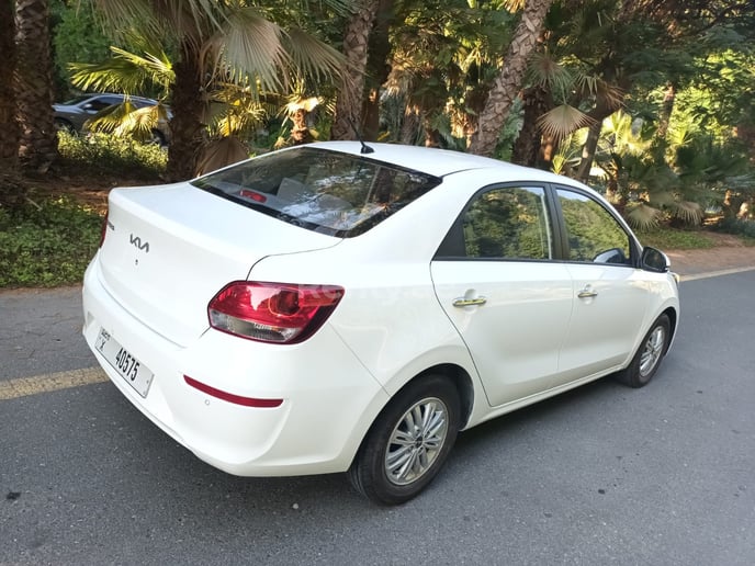 KIA Pegas (Wit), 2022 te huur in Dubai