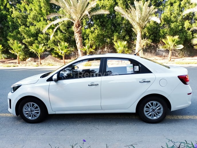 KIA Pegas (Wit), 2022 te huur in Dubai