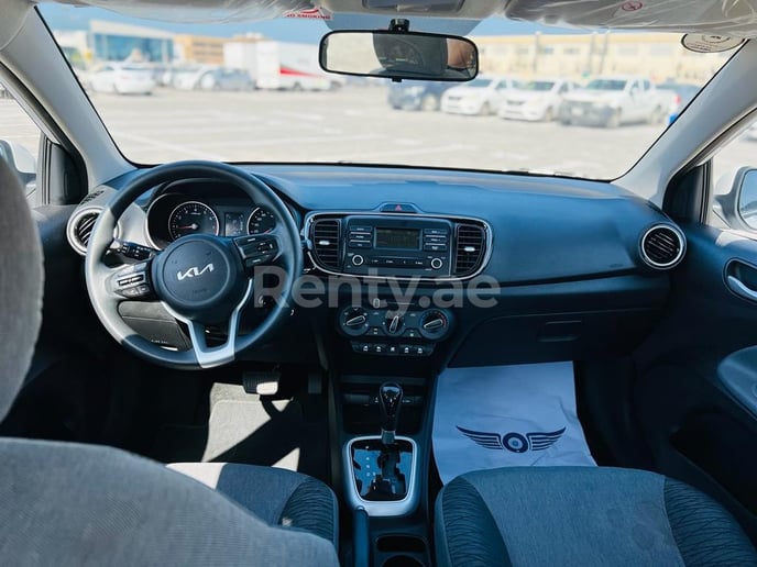 إيجار كيا بيجاس (أبيض), 2022 في دبي