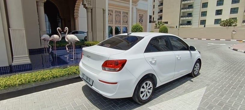 KIA Pegas (Bianca), 2025 in affitto a Sharjah