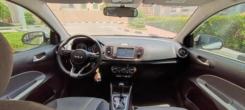 KIA Pegas (Bianca), 2025 in affitto a Sharjah