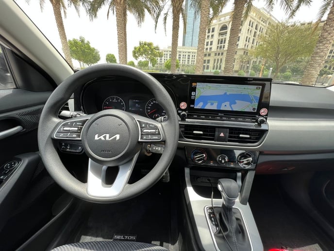 KIA Seltos (Bianca), 2024 in affitto a Sharjah