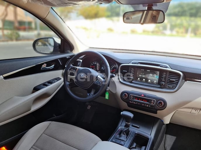 Dubai'de kiralık KIA Sorento (Beyaz), 2020